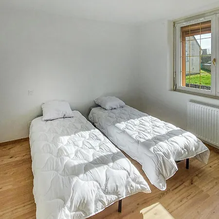 2 Bedroom Awesome In Apartment *