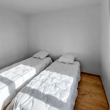 2 Bedroom Awesome In Apartment Conlie