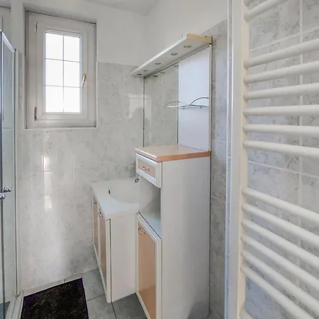 2 Bedroom Awesome In Apartment Conlie